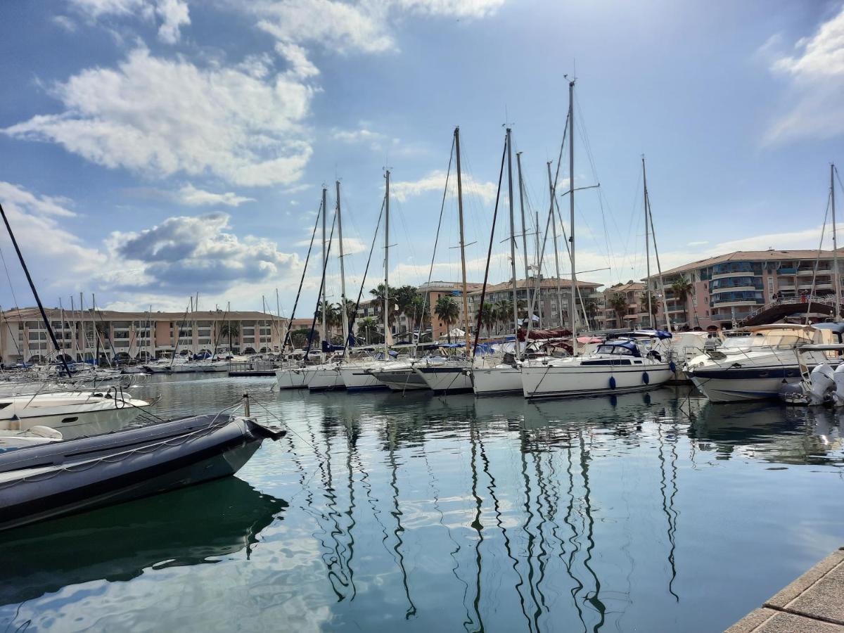 Apartament Coeur Marina Climatise Terrasse Parking Fréjus Zewnętrze zdjęcie