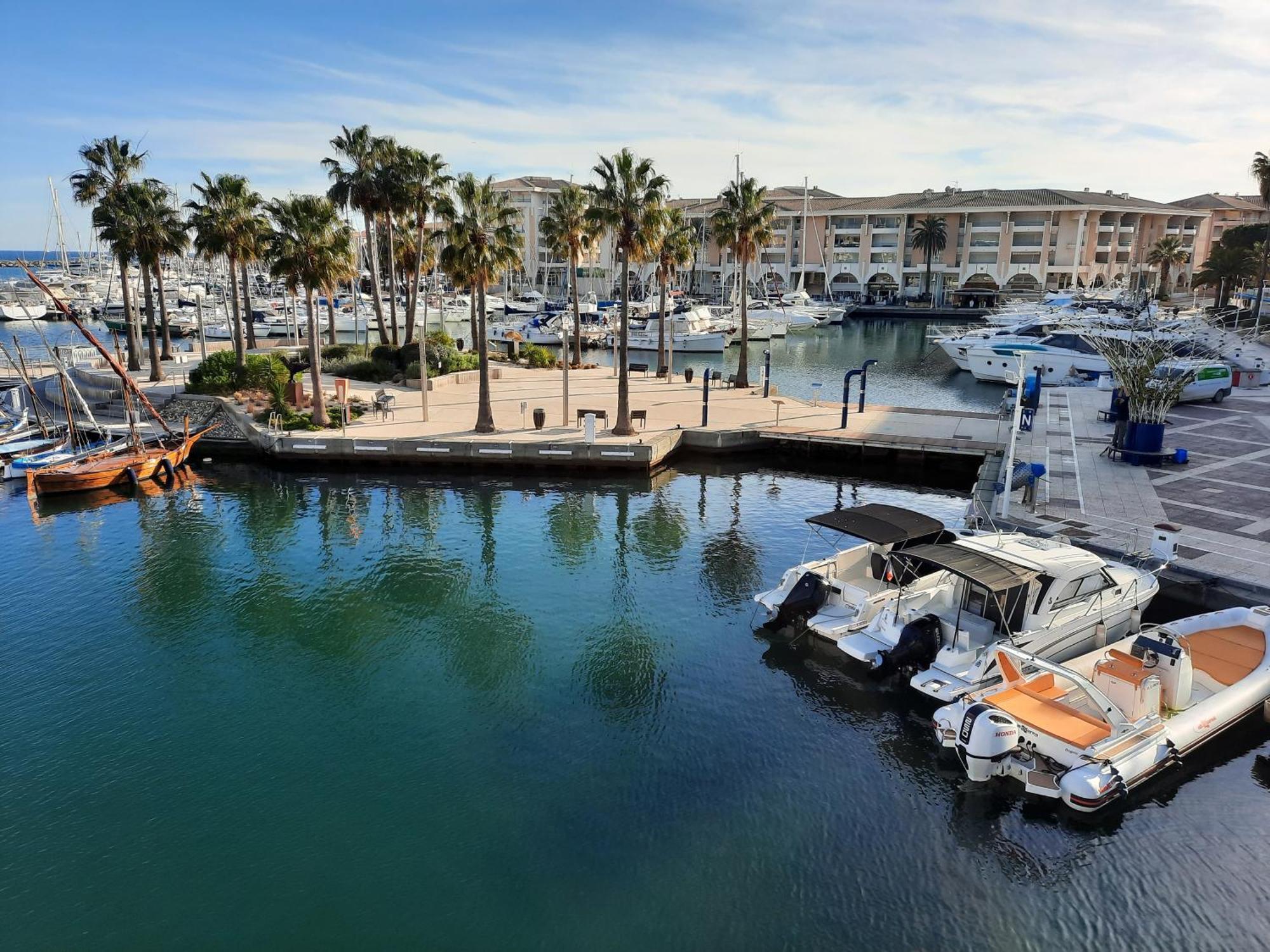 Apartament Coeur Marina Climatise Terrasse Parking Fréjus Zewnętrze zdjęcie