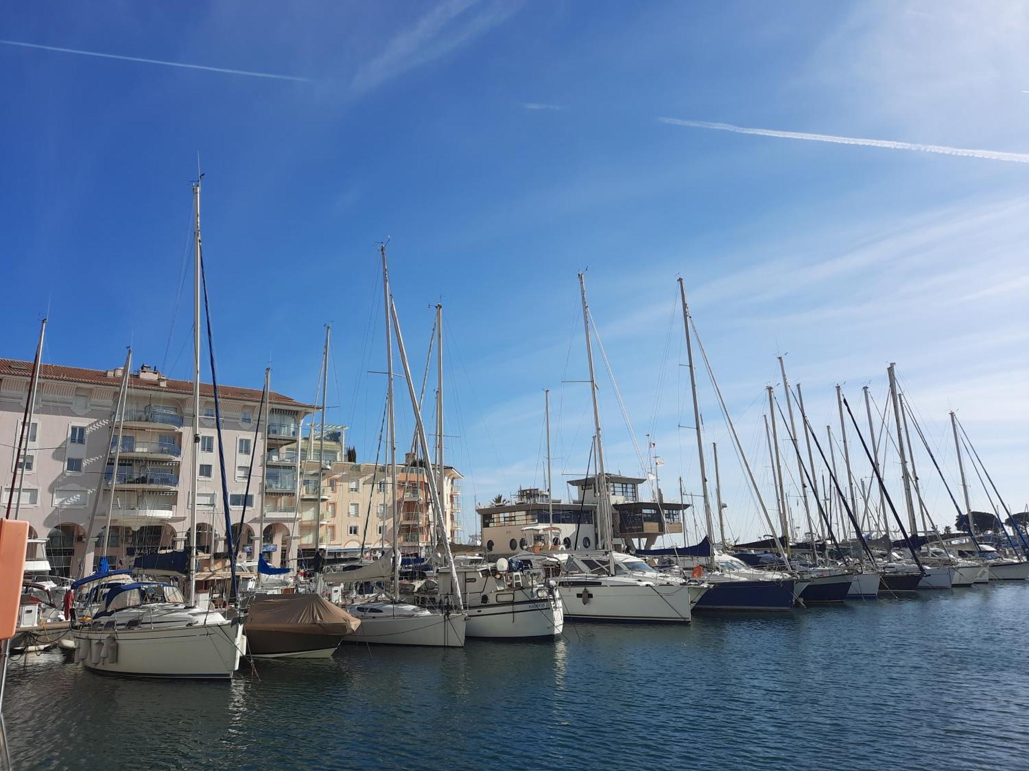Apartament Coeur Marina Climatise Terrasse Parking Fréjus Zewnętrze zdjęcie